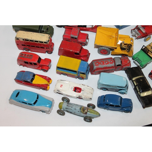 15 - Dinky Toys diecast model vehicles 697 25 pounder field gun set boxed, and unboxed models vehicles to... 