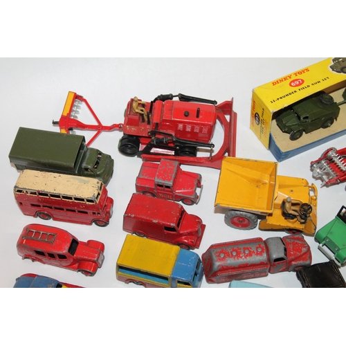 15 - Dinky Toys diecast model vehicles 697 25 pounder field gun set boxed, and unboxed models vehicles to... 