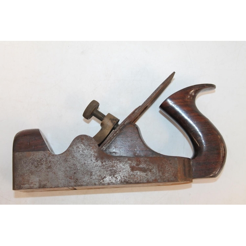 212 - E Preston and Sons wood working plane, 25cm long.