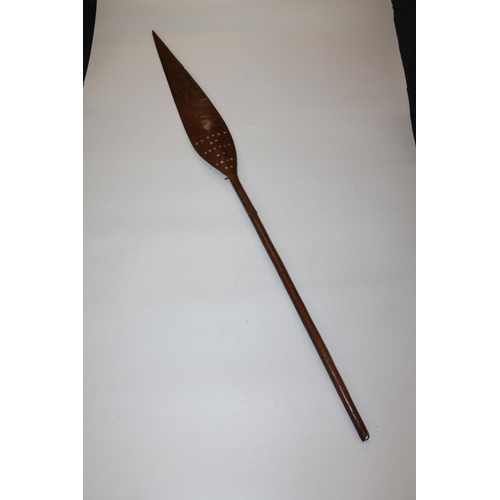 937 - Eastern native hardwood paddle club, perhaps South Seas Islands Papa New Guinea?, the leaf shaped bl... 