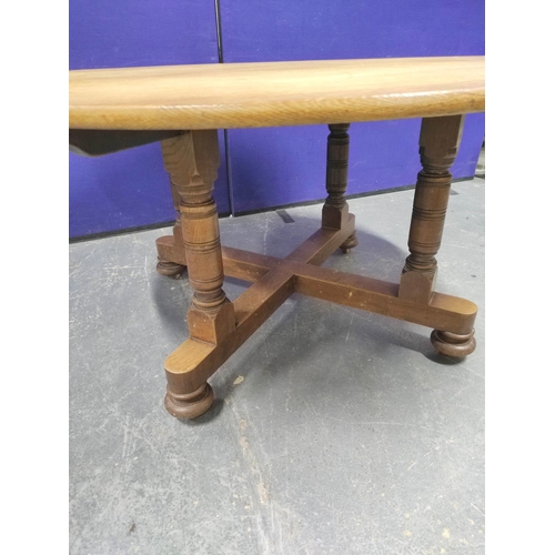 391 - Circular oak dining table, c.1870's, in the early Arts and Crafts manner, possibly Philip Webb, on f... 