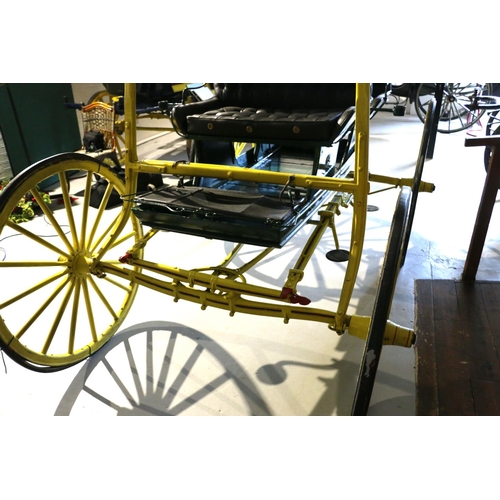 409 - Horse drawn carriage - AMERICAN 'SIAMESE' PHAETON, perhaps assembled in England. In yellow/green wit... 