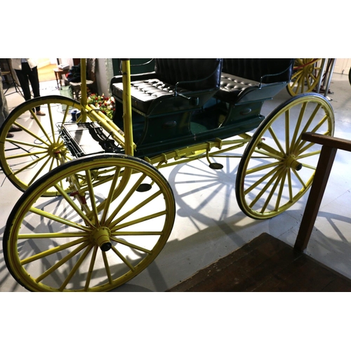 409 - Horse drawn carriage - AMERICAN 'SIAMESE' PHAETON, perhaps assembled in England. In yellow/green wit... 