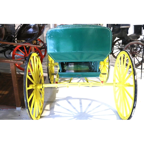 409 - Horse drawn carriage - AMERICAN 'SIAMESE' PHAETON, perhaps assembled in England. In yellow/green wit... 