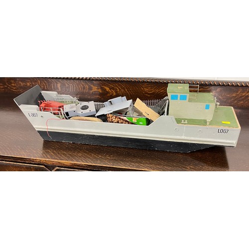 626 - Three assorted model boats 