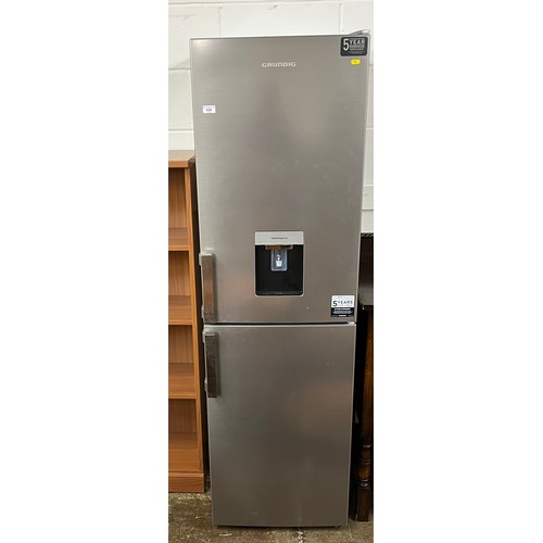 629 - Grungig fridge freezer