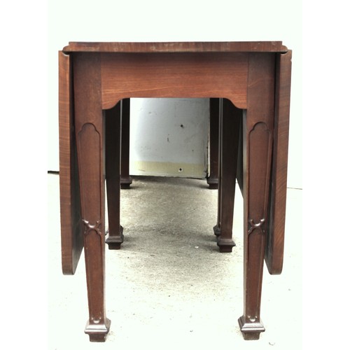 389 - Good 19th century mahogany drop flap gateleg dining table, the tapered legs with carved gothic latti... 