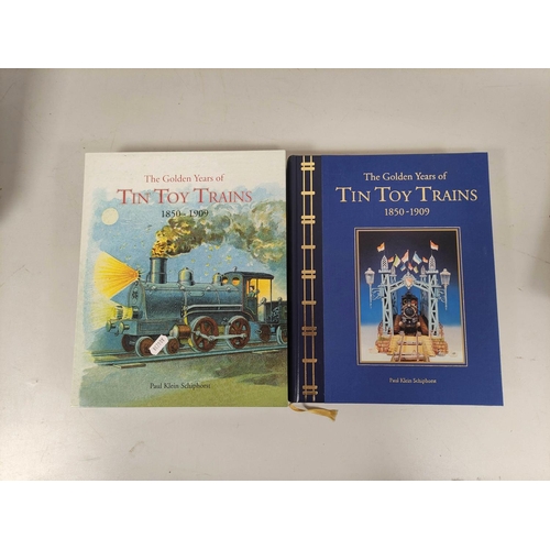 249 - Toys & Models. 5 various vols. incl. The Art of the Toy Soldier and The Golden Years of Tin... 