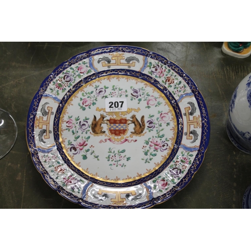 207 - Samson of Paris armorial porcelain dish, 25cm diameter.