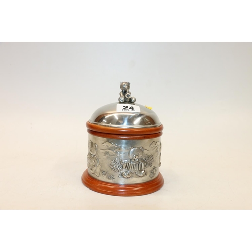 24 - Novelty hinge top musical box decorated with teddy bears. 15cm.