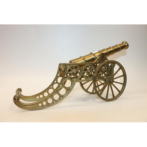 35 - Brass model of a cannon. 43cm.