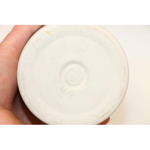 81 - Studio pottery ceramic fish design brush washer vase, signed 'AB' to the base and dated '96', 18cm t... 