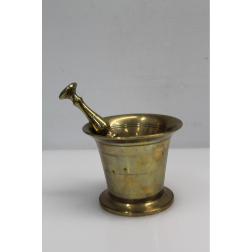 22 - Bronze pestle & mortar, 11.5cm diameter.