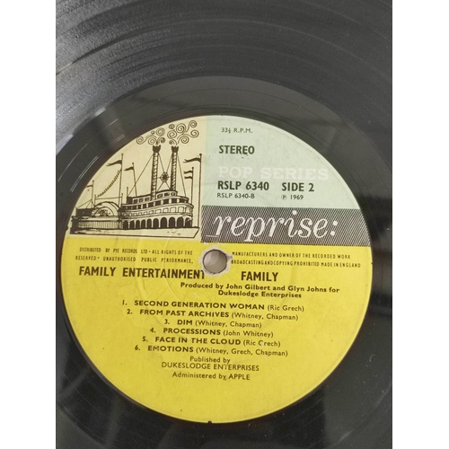 322 - Collection of mainly 70's records to include Family, Entertainment matrix RSLP 6340A-2*1, RSLP 6340B... 