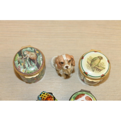 98A - Halcyon Days poison dart frog, three Halcyon Days trinket boxes & a Beswick spaniel, (5).