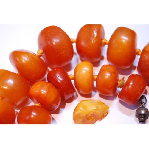 76 - Amber bead necklace of variegated circular beads, 146g.