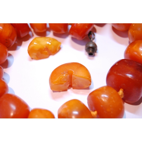 76 - Amber bead necklace of variegated circular beads, 146g.