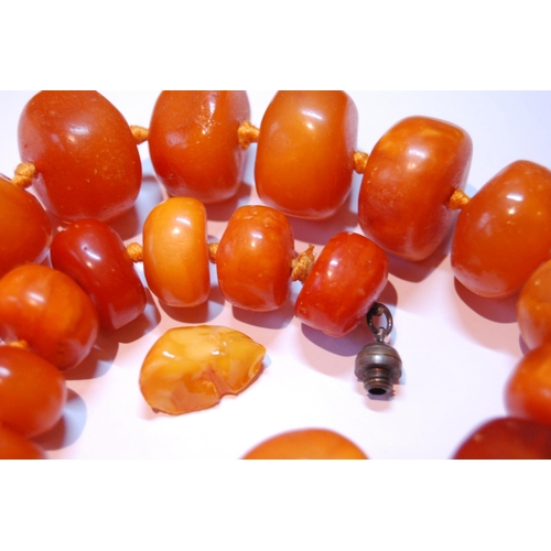 76 - Amber bead necklace of variegated circular beads, 146g.