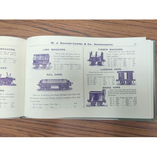 109 - Railways & Model Railways. Carton of various vols., mainly model railway reference. To include E... 