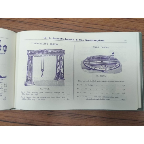 109 - Railways & Model Railways. Carton of various vols., mainly model railway reference. To include E... 