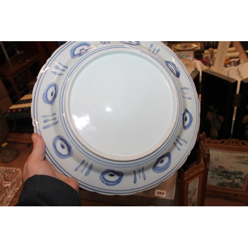 264 - Blue and white Chinese dishes and a Chinese tea bowl.