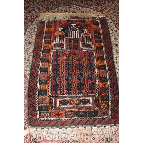 572 - Northwest Persian prayer rug with mihrab decorated field within geometric border 134 x 82cm.