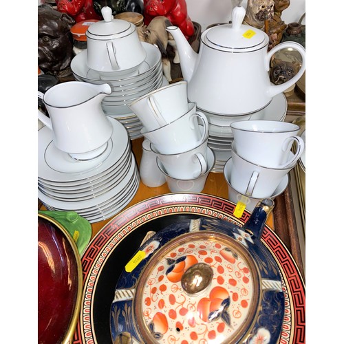 302 - Assorted decorative ceramics to include part Noritake dinner set etc (tray)