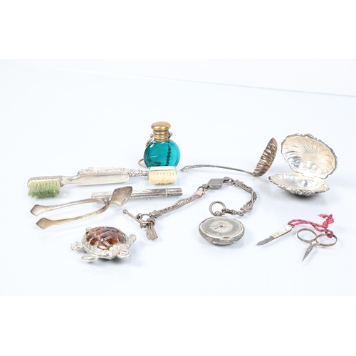 116 - Assorted collectable silver to include a pair of hallmarked silver 'wishbone' sugar tongs; silver ha... 