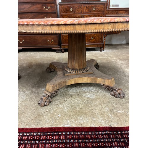 561 - 19th century circular breakfast table on pedestal, 143 cm in diameter