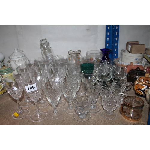 186 - Glassware to include tot glasses, sherry glasses, a Caithness style bowl, etc.