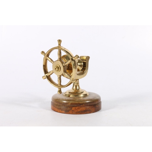 60 - Novelty nutcrack in the form of a ships wheel, 11cm.