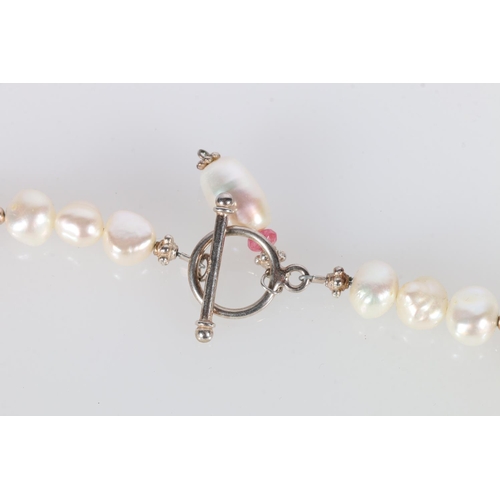 594 - String of freshwater pearls divided by pink stone beads, with silver clasp, 47cm, and matching earri... 