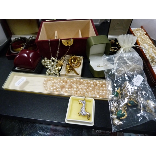 60 - Quantity of costume and other jewellery to include pendants, earrings, chains etc.