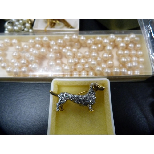 60 - Quantity of costume and other jewellery to include pendants, earrings, chains etc.