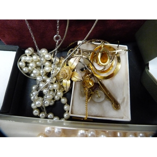 60 - Quantity of costume and other jewellery to include pendants, earrings, chains etc.