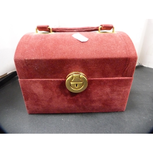 60 - Quantity of costume and other jewellery to include pendants, earrings, chains etc.