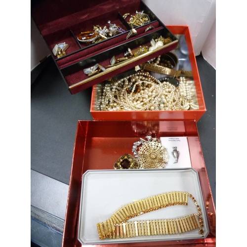 62 - Three small boxes containing costume and decorative jewellery to include pendants, rings, earrings, ... 