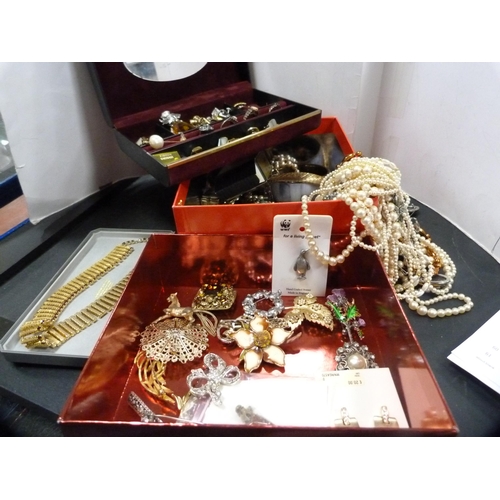 62 - Three small boxes containing costume and decorative jewellery to include pendants, rings, earrings, ... 