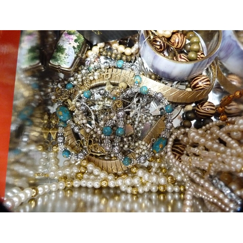 62 - Three small boxes containing costume and decorative jewellery to include pendants, rings, earrings, ... 