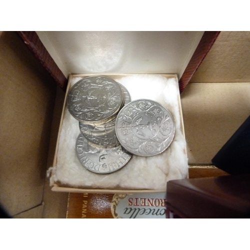 63 - Coins and banknotes to include Victorian and later coinage, half crowns, commemorative coins, George... 