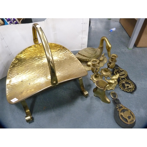 85 - Brass ornaments to include horse brasses.