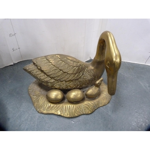 85 - Brass ornaments to include horse brasses.