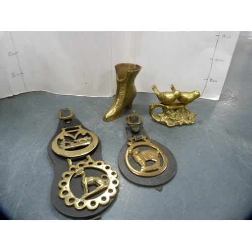 85 - Brass ornaments to include horse brasses.