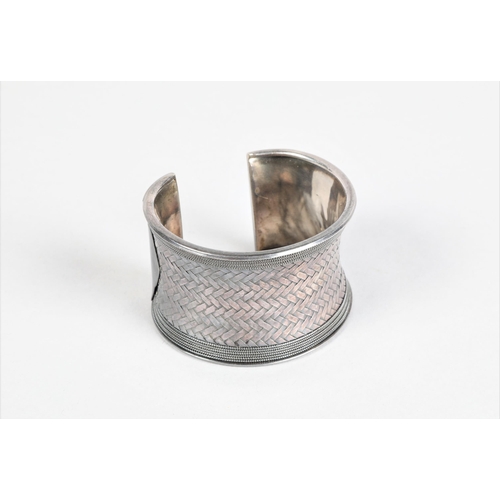 71 - 925 silver standard 'basket weave' bangle; 76g gross weight