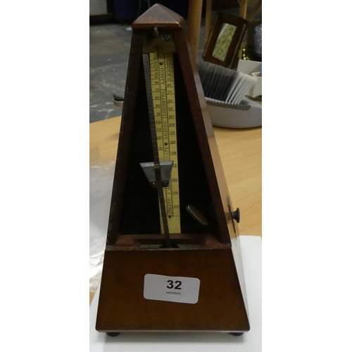 32 - French metronome.