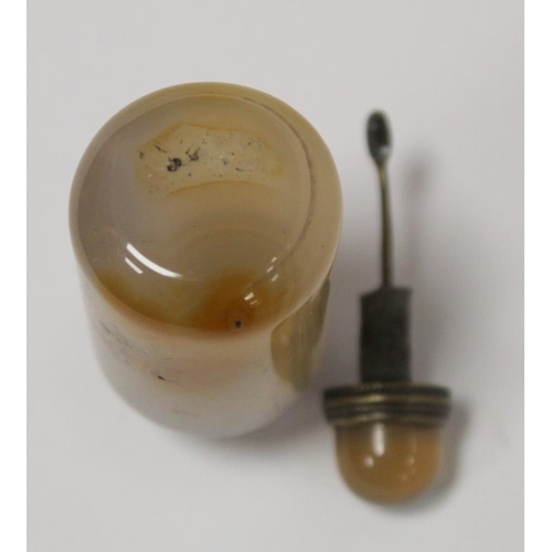 242 - Chinese mottled brown and grey agate snuff bottle of cylindrical form with domed stopper. 8cm high.