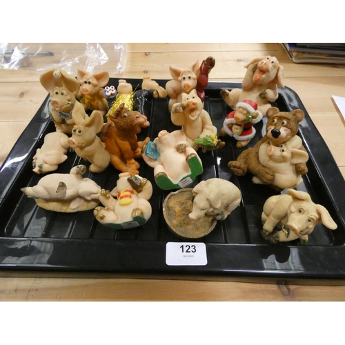 123 - Tray of 'Piggin' figures, by David Corbridge. 