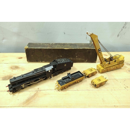 68 - Lot including 12 volt DC GP5 Locomotive and tender and a Hornby GWR 75 ton crane. (2).