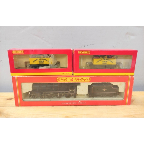 70 - Boxed Hornby models including BR 4-6-0 Class 5 locomotive R2081 and two 2008 Christmas edition 7 pla... 