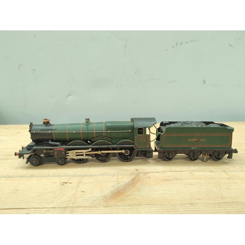 84 - Two OO gauge Hornby Dublo locomotives including 4-6-0 Bristol Castle Type EDL2 20 7013 and A4 4-6-2 ... 